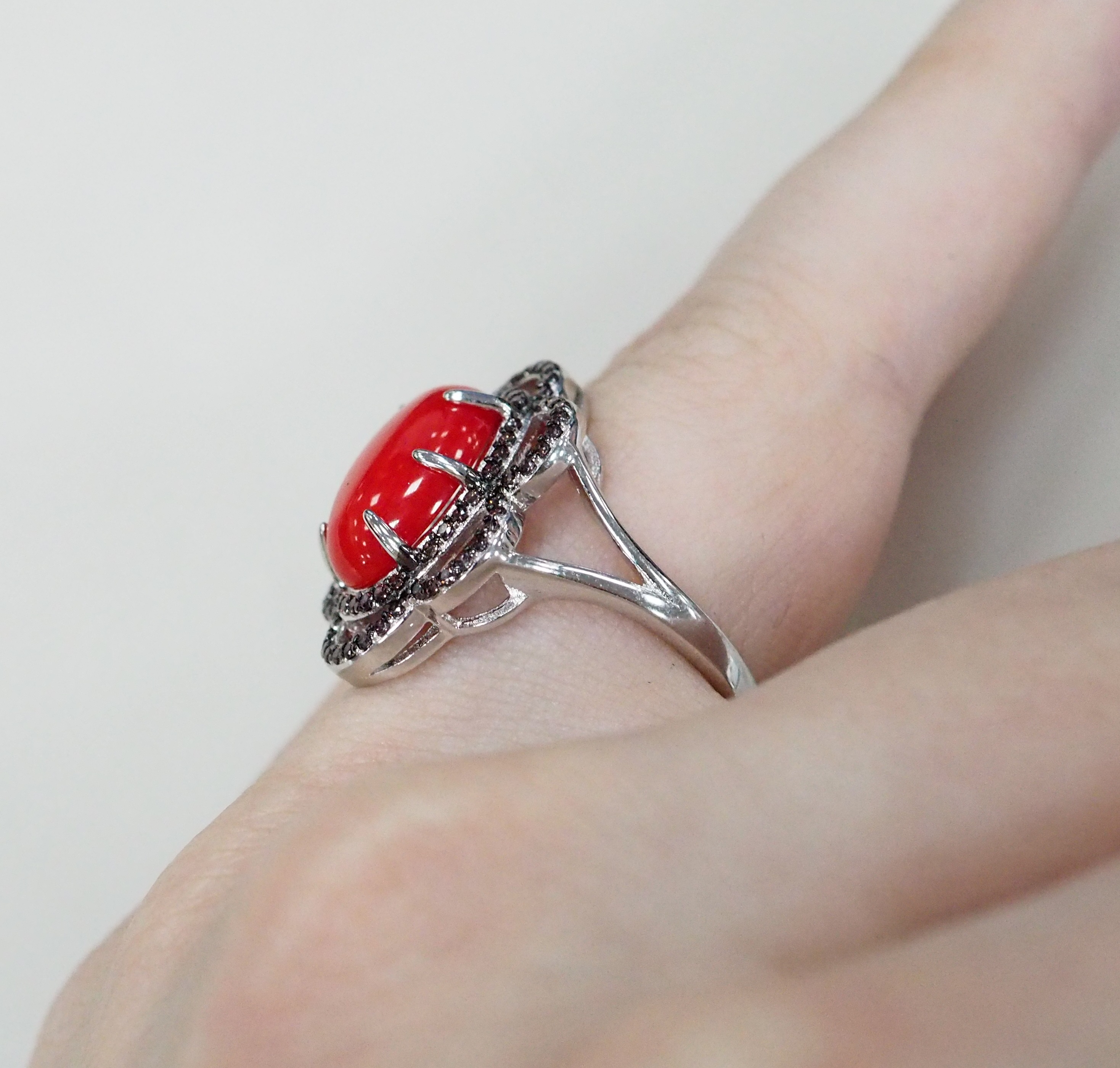 Серебряное кольцо с кораллом